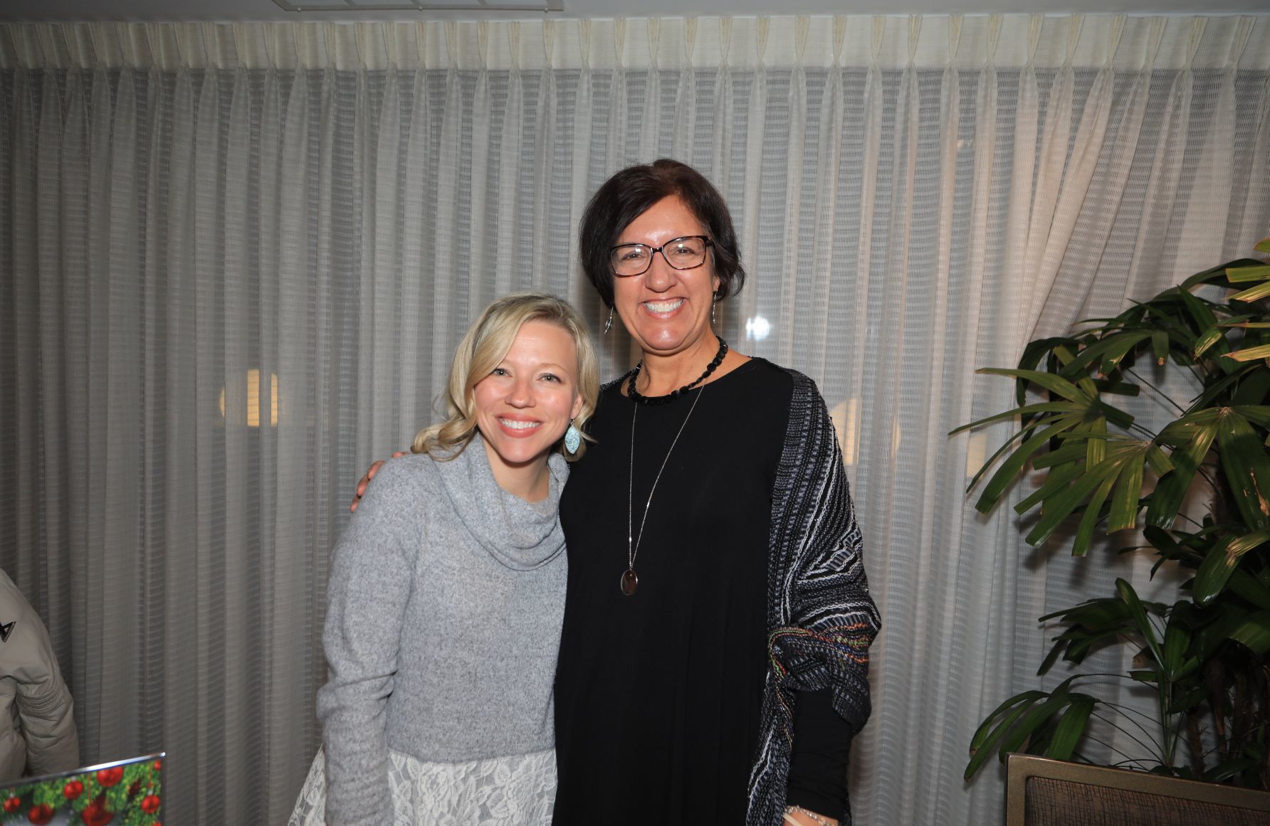 Lisa Bobrzynski, Laurie Chappell